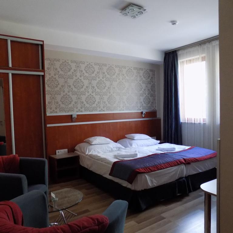 Fortuna Hotel Miskolc Exterior foto