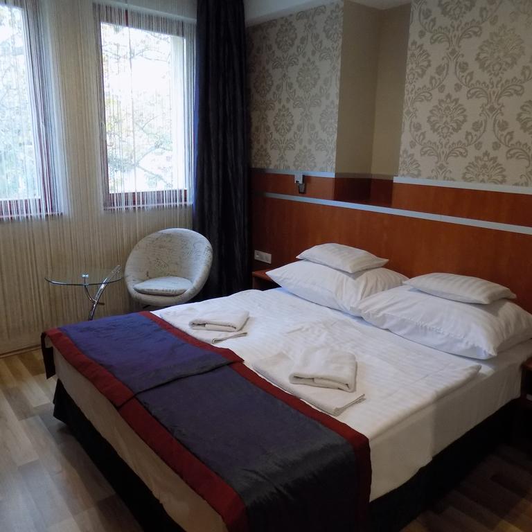 Fortuna Hotel Miskolc Exterior foto